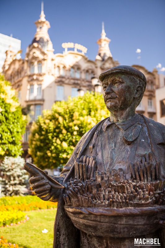 monumento-al-cuchillero-provincia-de-albacete-lugares-para-visitar-castilla-la-mancha-by-machbel